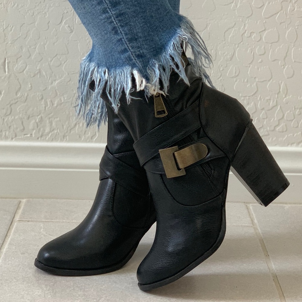 NIB Black Thick Heel Buckle Metal Detail Boots - Picture 8 of 8